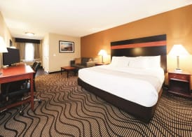 La Quinta Inn by Wyndham Sandusky near Cedar Point 4