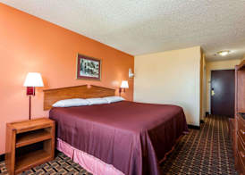 Howard Johnson by Wyndham Airport 5