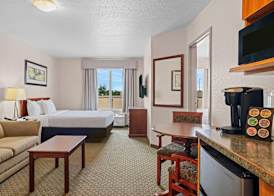 Days Inn & Suites by Wyndham Winkler 4