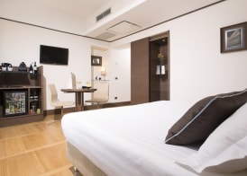 The Independent Hotel 3