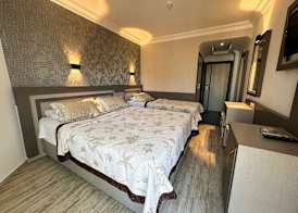 Monte Carlo Hotel 5