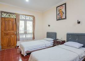 RedDoorz at Mahendra Beach Inn Kuta 5