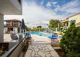 MAKIS STUDIOS AND APARTMENTS 4