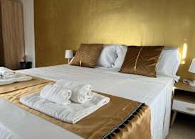 Genova Gold Rooms 2