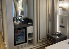 MANORS HOTEL 5