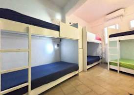 Fira Backpackers Place 5