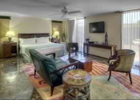 Dinah's Garden Hotel 4