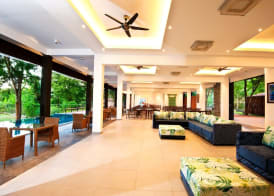 The Lake Forest Hotel 3