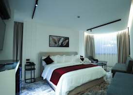 Roya Downtown Boutique Hotel 4