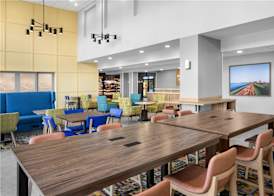 Hampton Inn & Suites Moline-Quad City Int'l Aprt 5