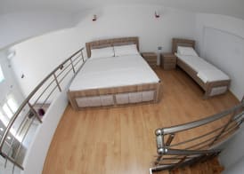 Bebi Hotel And Apartments 4
