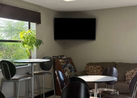 Super 8 by Wyndham Monroe 4