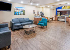 Days Inn & Suites by Wyndham Greeley 3