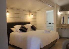 Le Hameau Fleur de Pierres , Chambre , Gite et Table d'Hôtes 4