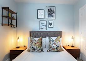 Elliot Oliver - Stylish 2 Bedroom Apartment With Parking In The Docks 3