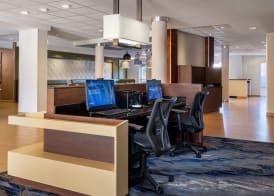 Fairfield Inn & Suites by Marriott Smithfield 2