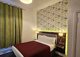 Chelsea House 4