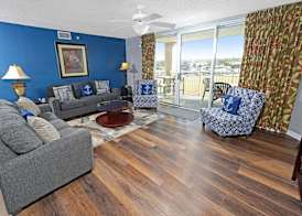 Yacht Club 2-704 3