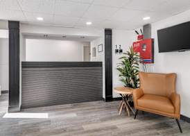 Baldwin Inn & Suites, SureStay Collection by Best Western 4