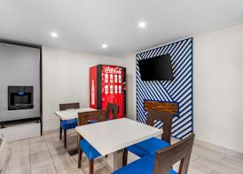 Days Inn by Wyndham Indianapolis East Post Road 4