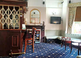 Hunters Lodge Guest House 5