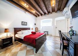 SUNce Palace Apartments with free offsite parking 5