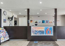 Motel 6-Addison, TX - Dallas 2