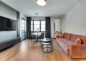 DOKI Living - Foodhall & Parking by Downtown Apartments 5