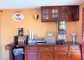 Express Inn & Suites Houston Katy 3