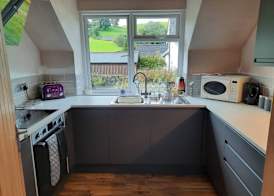 3 Bed Barn - Sleeps up to 6 - Parking - Wifi 5