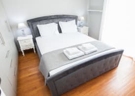 Modern apt with Increbilbe Athens Views 3