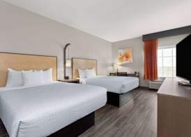 La Quinta Inn & Suites by Wyndham Ft. Pierce 5