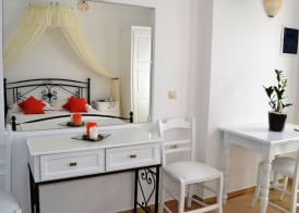 Anthonas Apartments 3