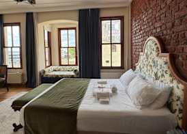 Levant Pension de Luxe 4