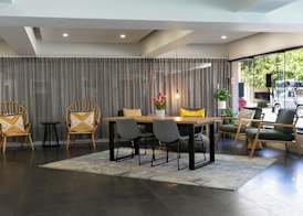 Cosmopolitan Hotel and Apartments 4