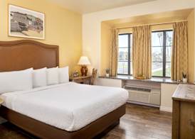 Clocktower Inn Ventura 4