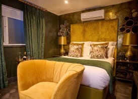 Funky Monk Restaurant and Rooms 3