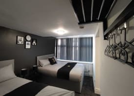 Black Ocean Holiday Apartments 3
