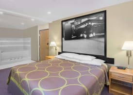 Super 8 by Wyndham Knoxville 2