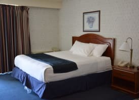 Travelodge by Wyndham Milwaukee 5