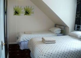 London Heathrow Guesthouse 4