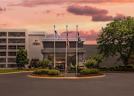 DoubleTree by Hilton Williamsburg 4