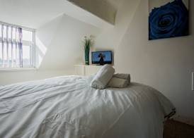 WoodHus Lodge Lovely Specious Room 5 2