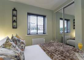 Elliot Oliver - Deluxe Two Bedroom Apartment With Parking & EV Charger 2