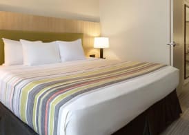 Country Inn & Suites by Radisson, Macon North, GA 4