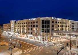 DoubleTree by Hilton Evansville 4