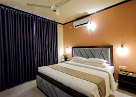 Limeshine Airport Transit Residence 5
