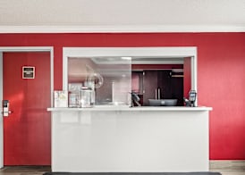 Red Roof Inn PLUS Belleville 2