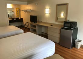 Travelodge by Wyndham Fayetteville 4
