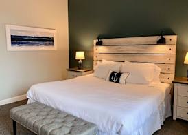 Smuggler's Cove Inn 5